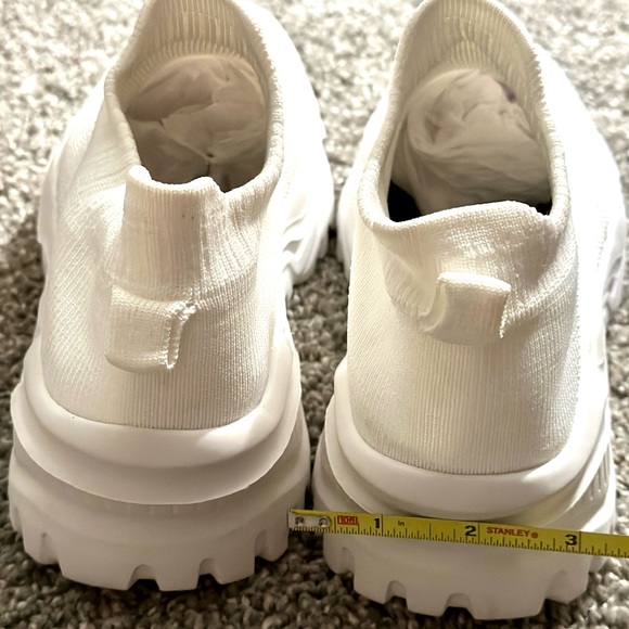 Women’s White Slip-On sneakers Size 7.5 - Picture 3 of 8